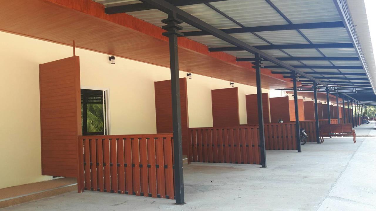 ไออุ่นรีสอร์ท Bang Saphan Exterior foto